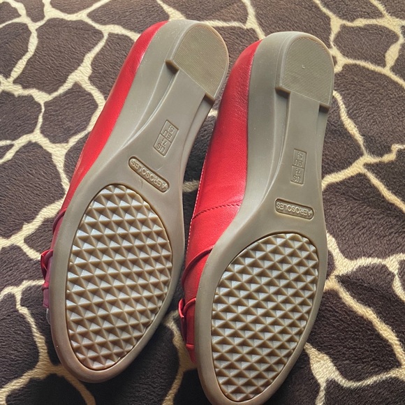 AEROSOLES Memory Foam Red Bow Leather Peep Toe Flats - Picture 2 of 7